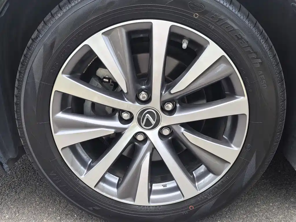 Lexus ES — миниатюра 17