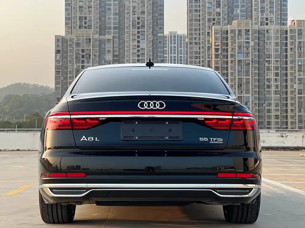 AUDI A8