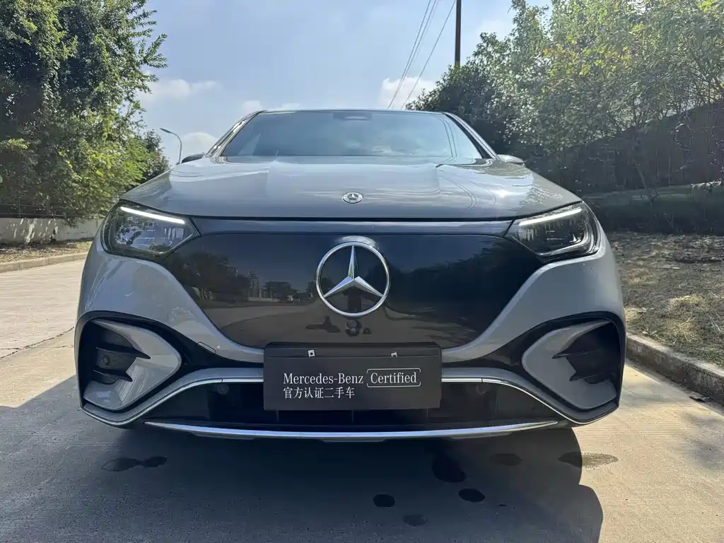 Mercedes-Benz EQE SUV — миниатюра 8