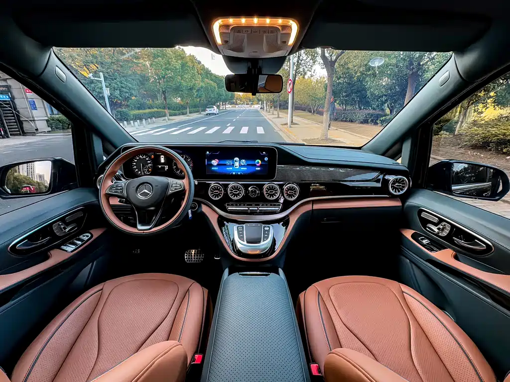 Mercedes-Benz Vito 2023 2.0T 7 мест