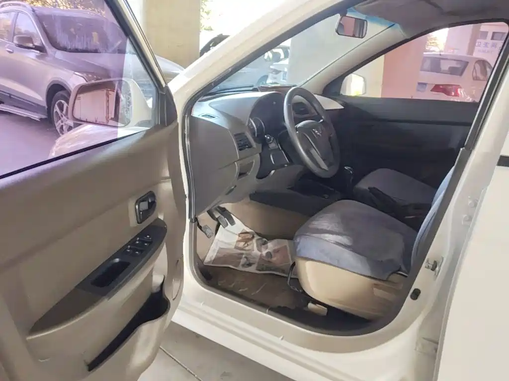 Wuling Hongguang — миниатюра 16