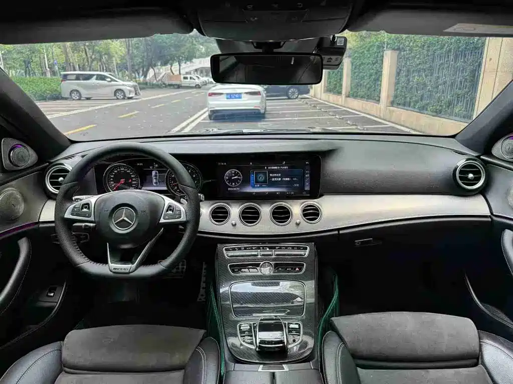 Mercedes-Benz E-Class — миниатюра 7