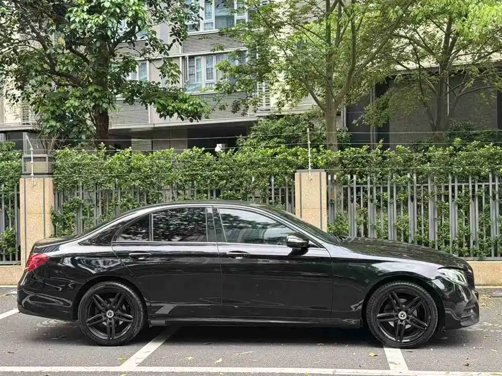 Mercedes-Benz E-Class — миниатюра 4