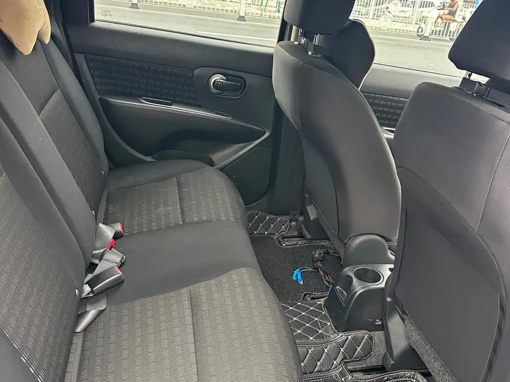 Nissan Livina — миниатюра 9