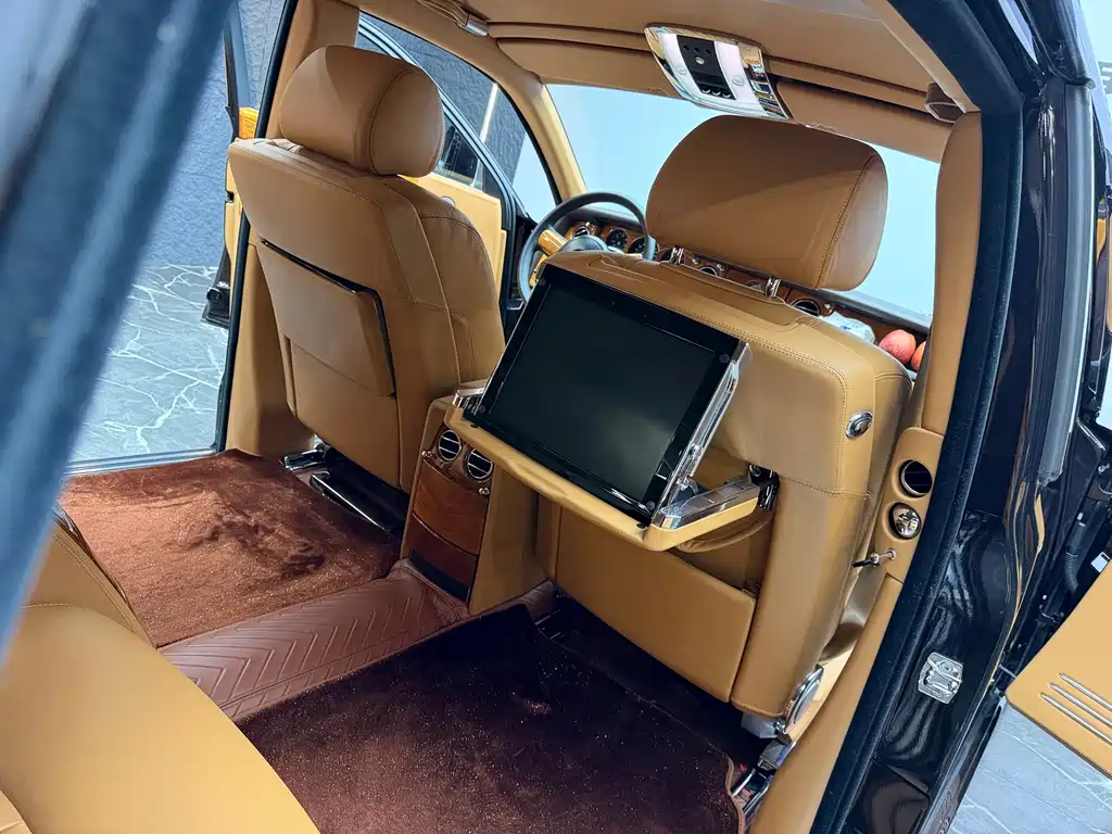Rolls-Royce Phantom — миниатюра 5