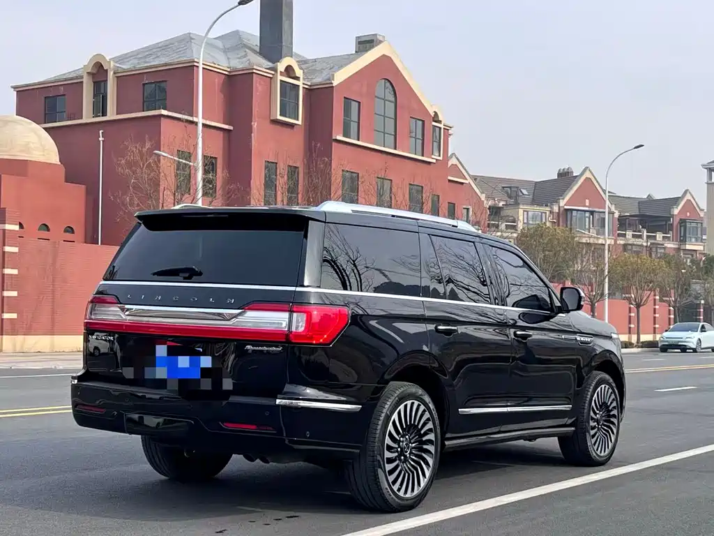 LINCOLN NAVIGATOR
