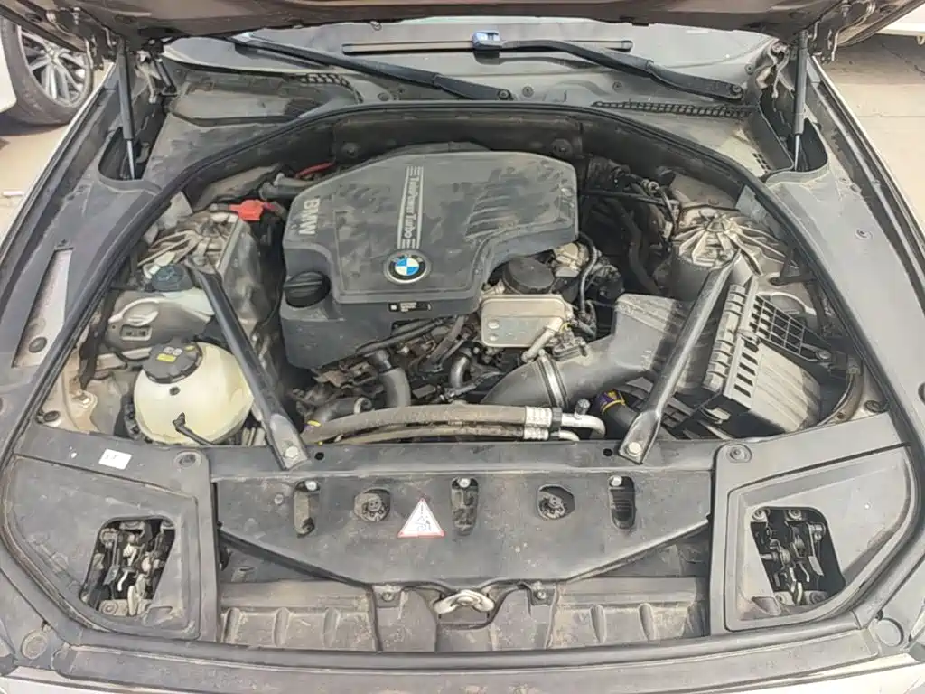 BMW 5 Series — миниатюра 11