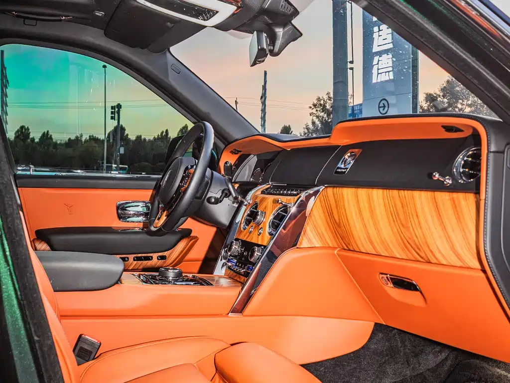 Rolls-Royce Cullinan 2018 мест