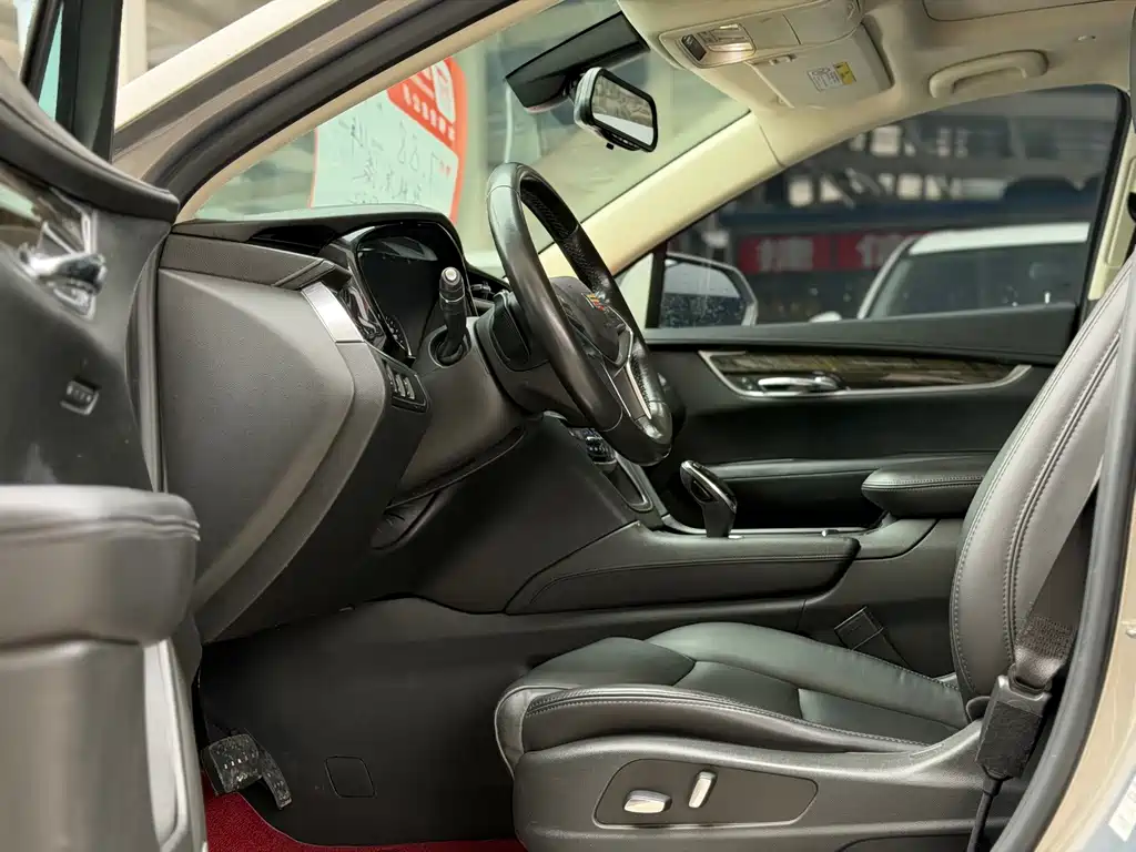 Cadillac XT5 — миниатюра 7