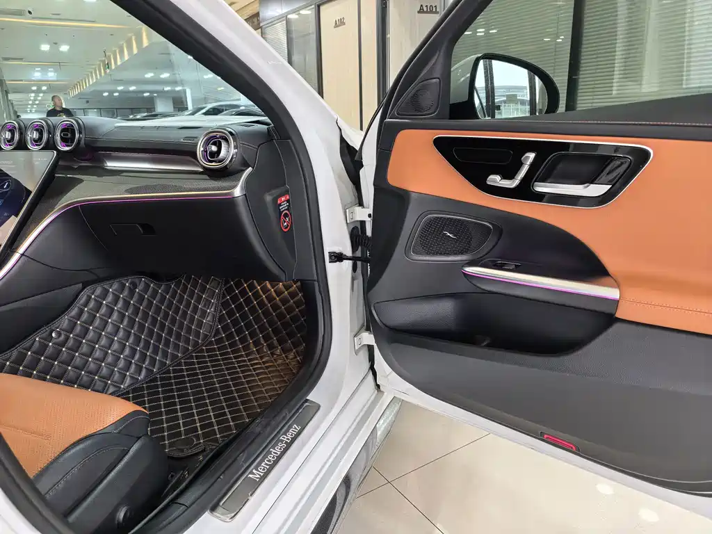 Mercedes-Benz C-Class — миниатюра 6