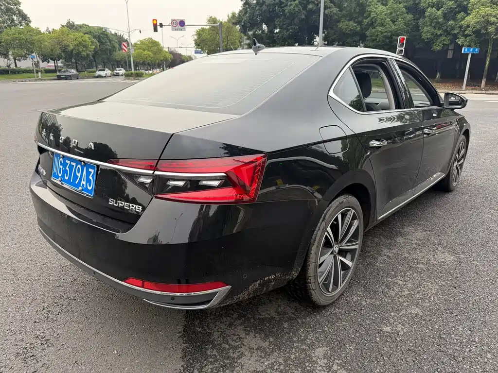 Skoda Superb — миниатюра 6