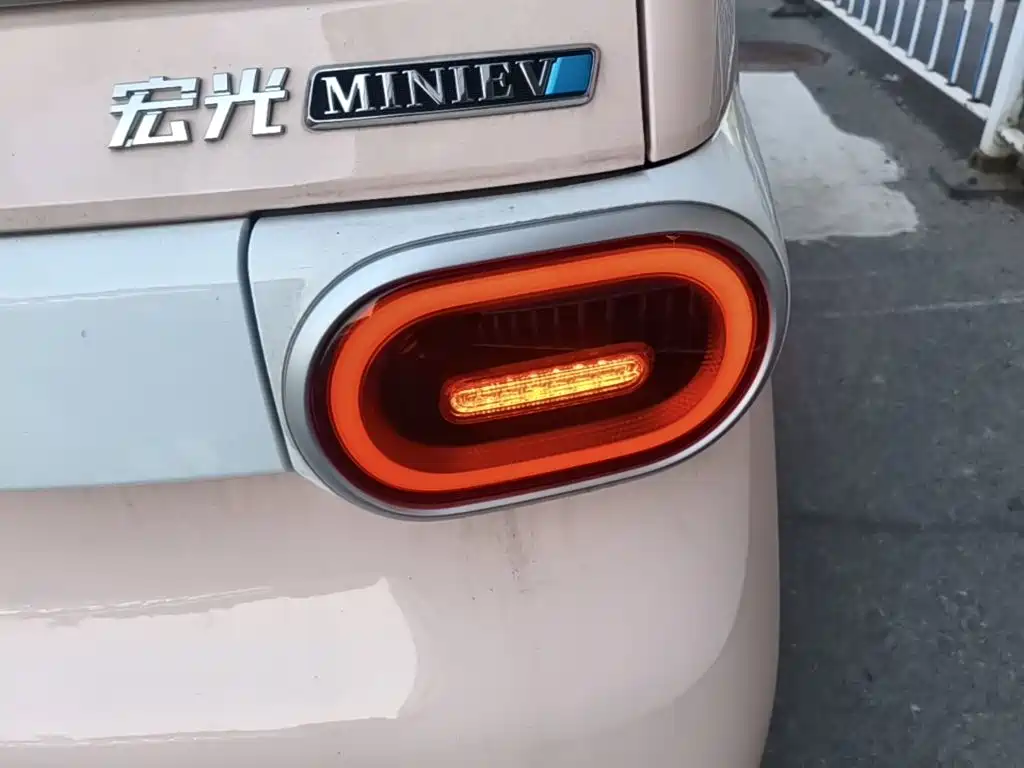 Wuling MINIEV — миниатюра 8