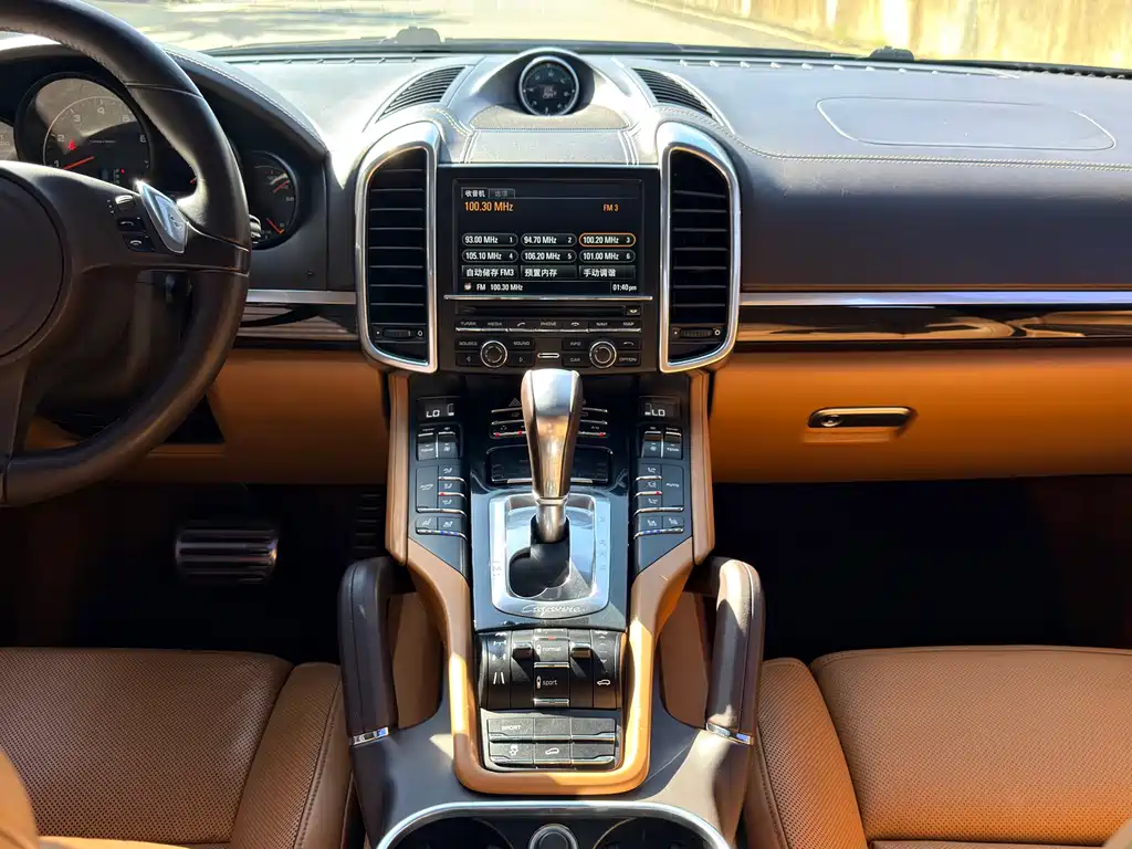 Porsche Cayenne — миниатюра 16
