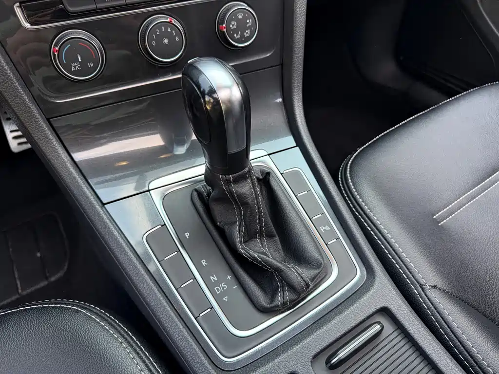 Volkswagen Golf — миниатюра 17