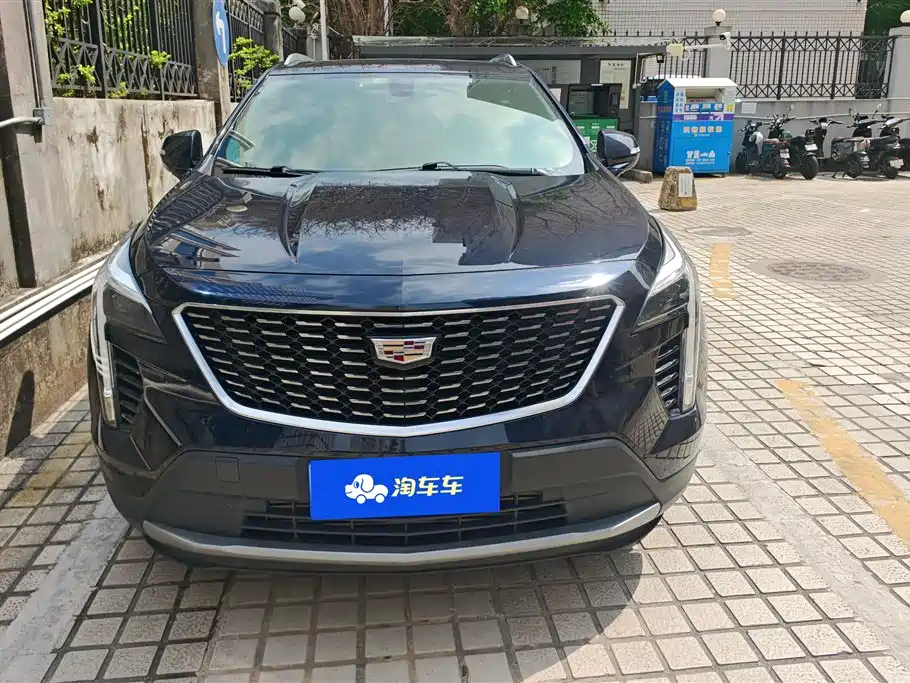 CADILLAC XT4