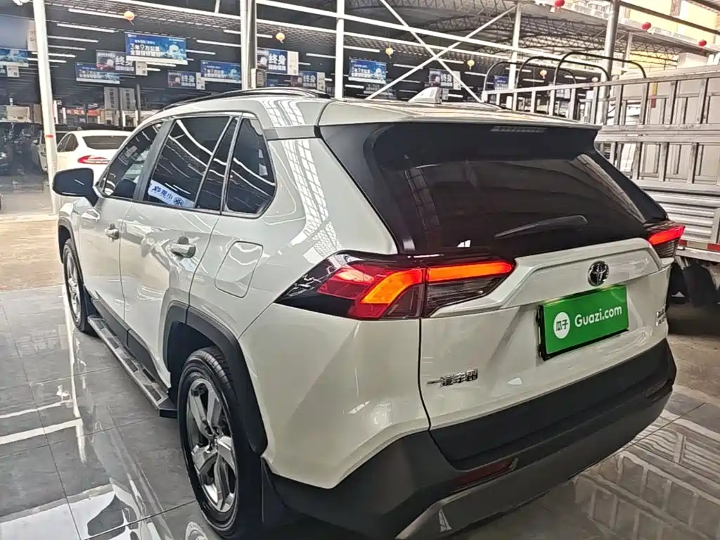 Toyota RAV4 — миниатюра 5