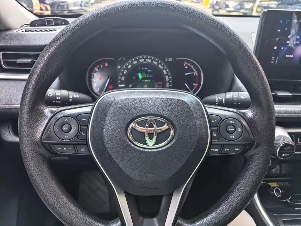 Toyota RAV4 — миниатюра 10
