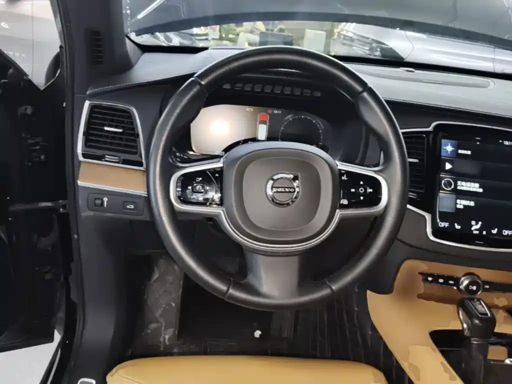 Volvo XC90 — миниатюра 11