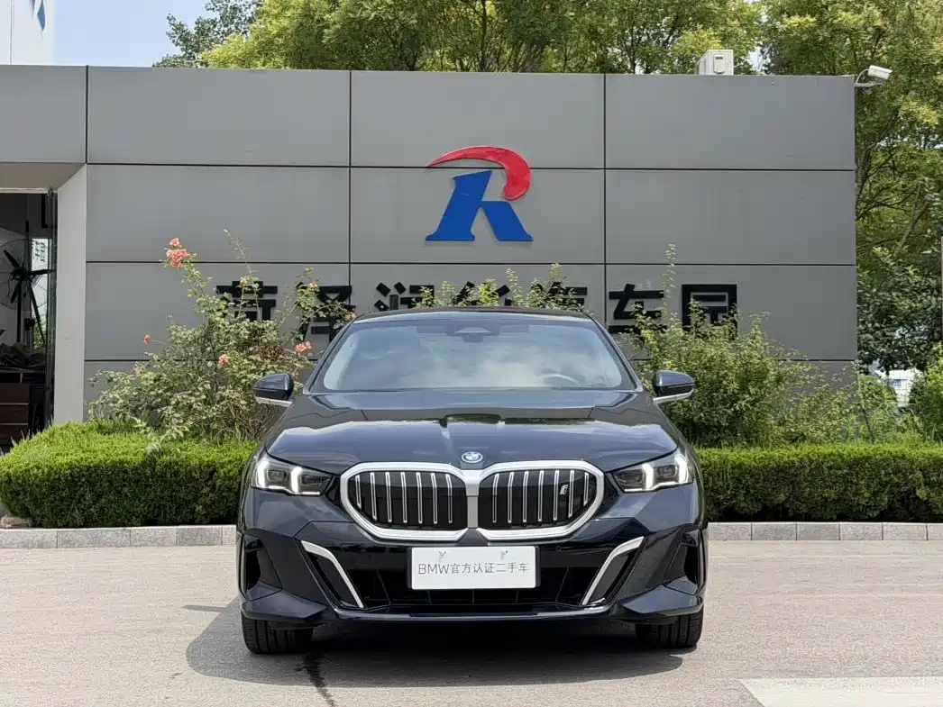 BMW i5