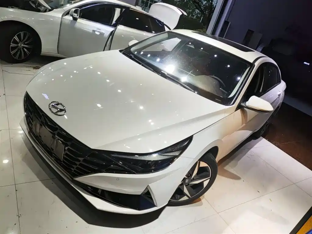Купить Hyundai Elantra
