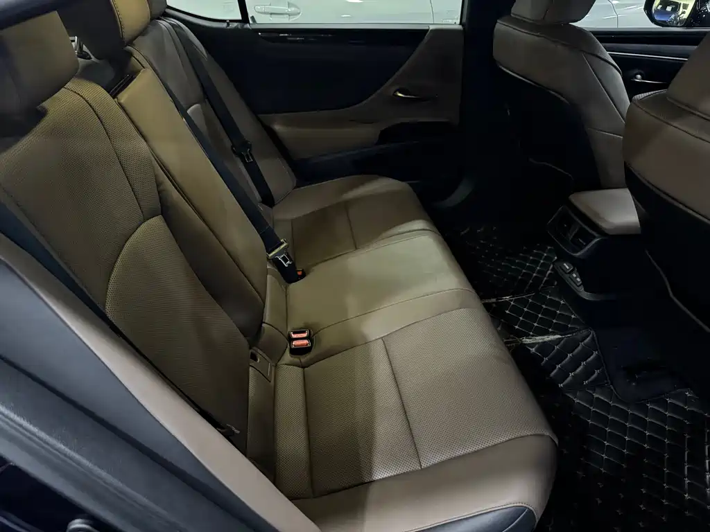 Lexus ES 2022 300h