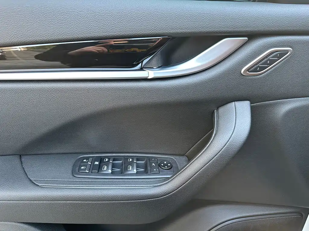 Maserati Levante — миниатюра 6