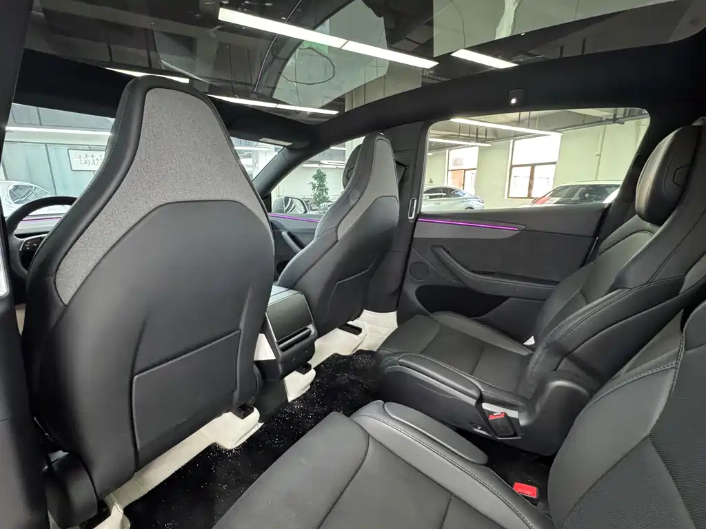 Tesla Model Y L — миниатюра 12