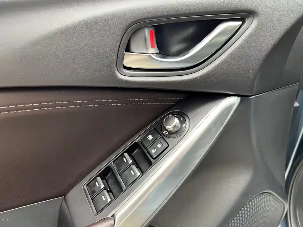Mazda Atenza — миниатюра 8