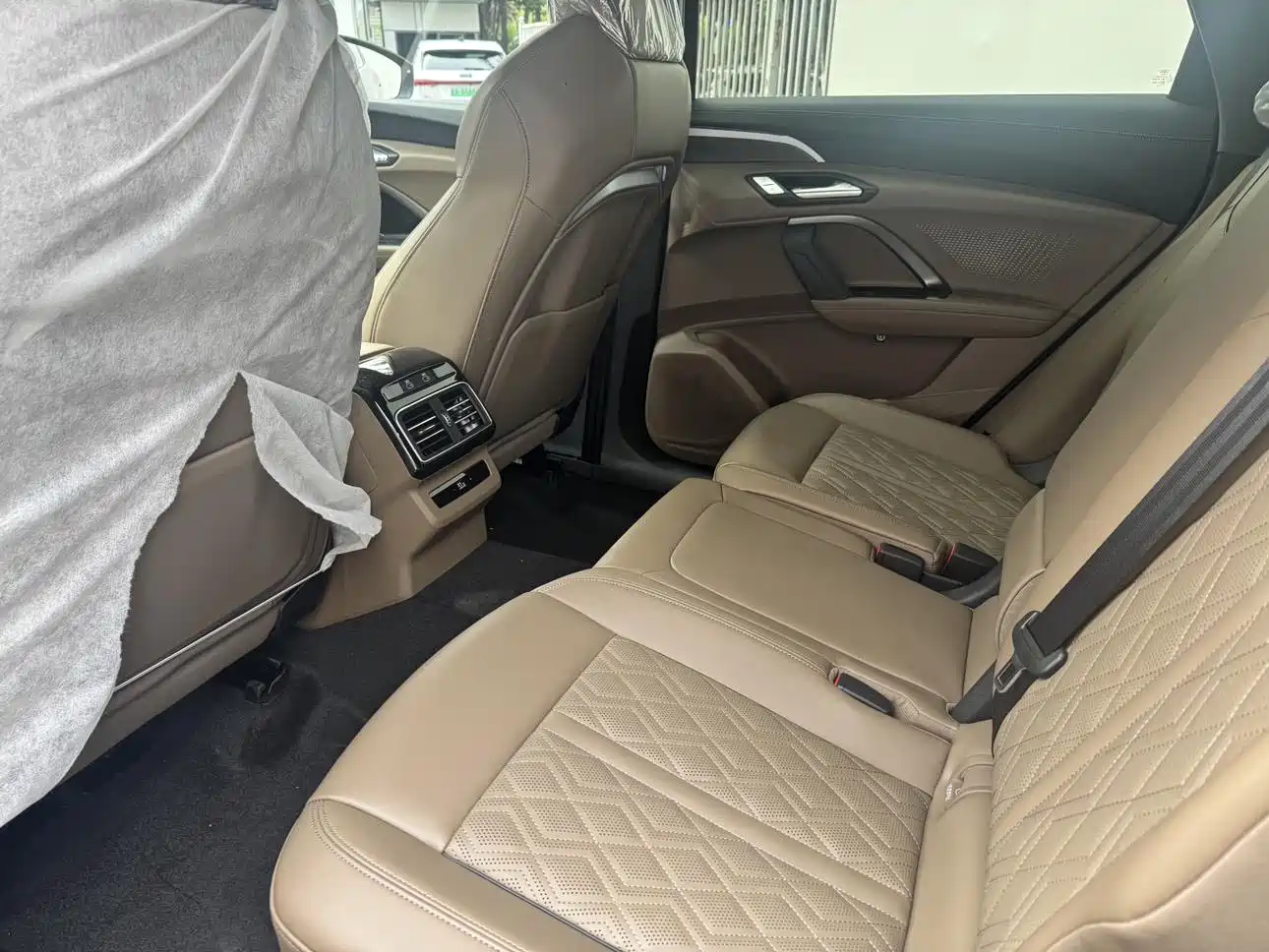 Audi Q5L id 4599570 из Китая 7