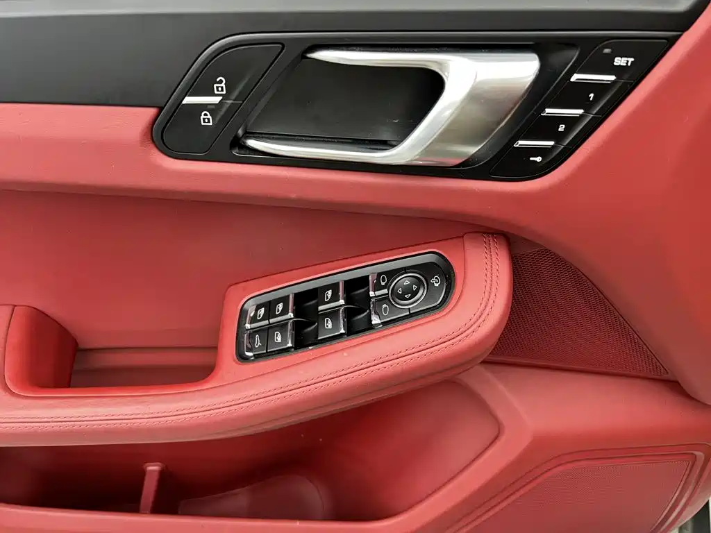 Porsche Macan — миниатюра 18