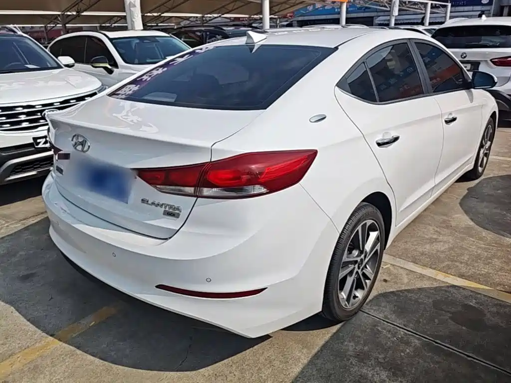 Hyundai Elantra — миниатюра 7