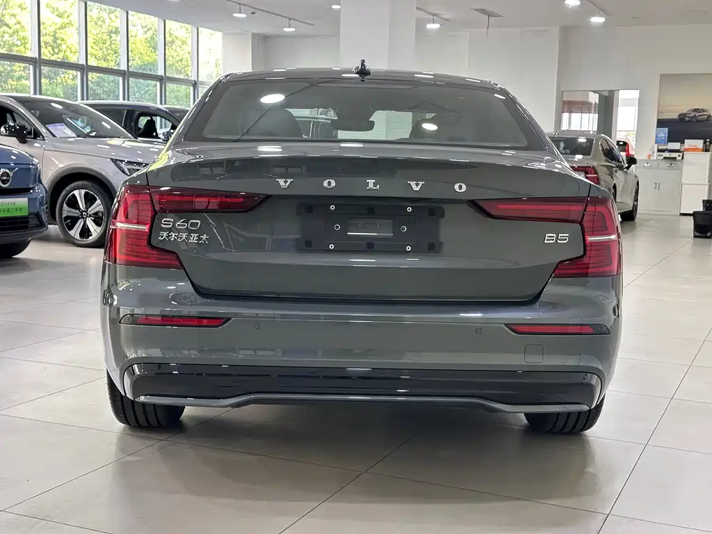 Volvo S60 2026 B5 Sport