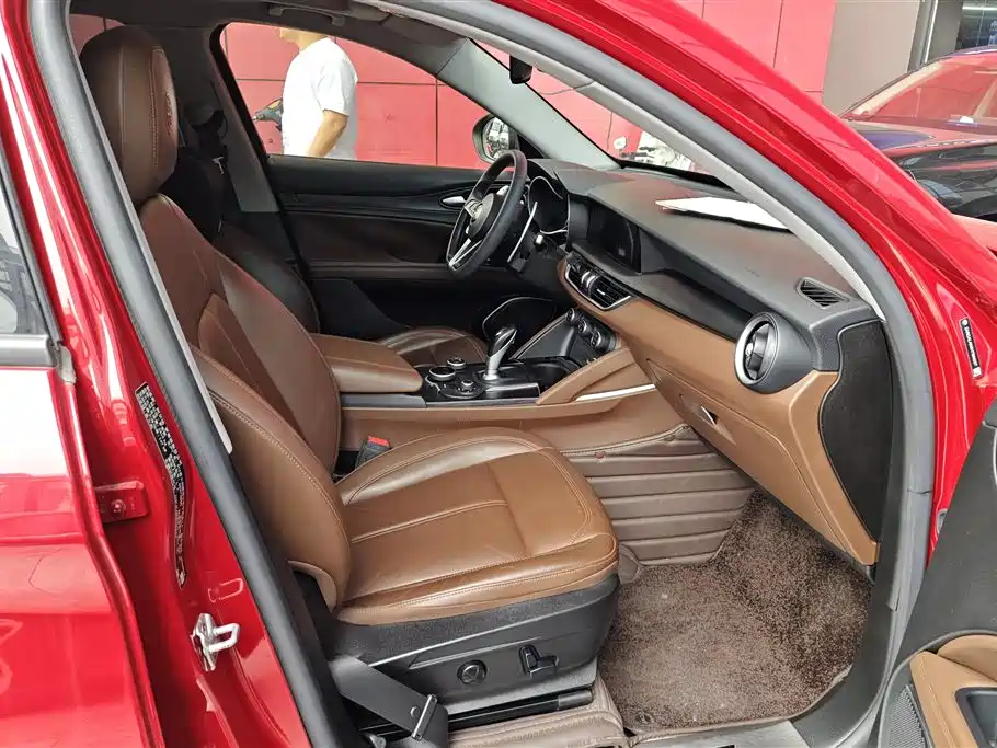 Alfa Romeo Stelvio 2017 2.0T 200HP Luxury