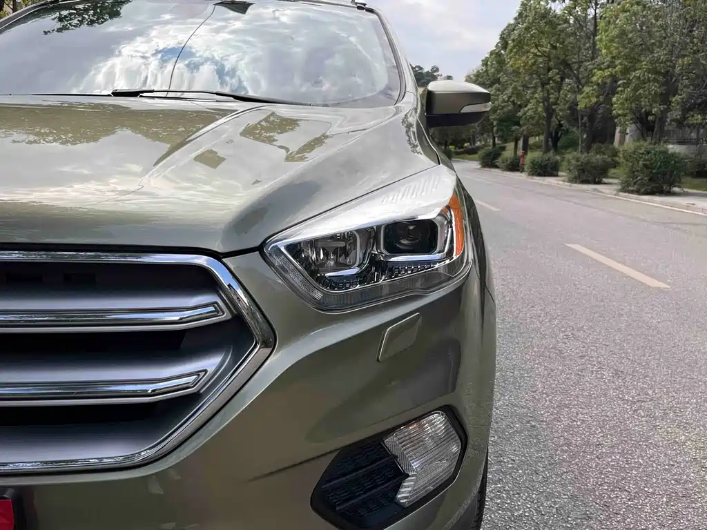 Ford Kuga — миниатюра 10