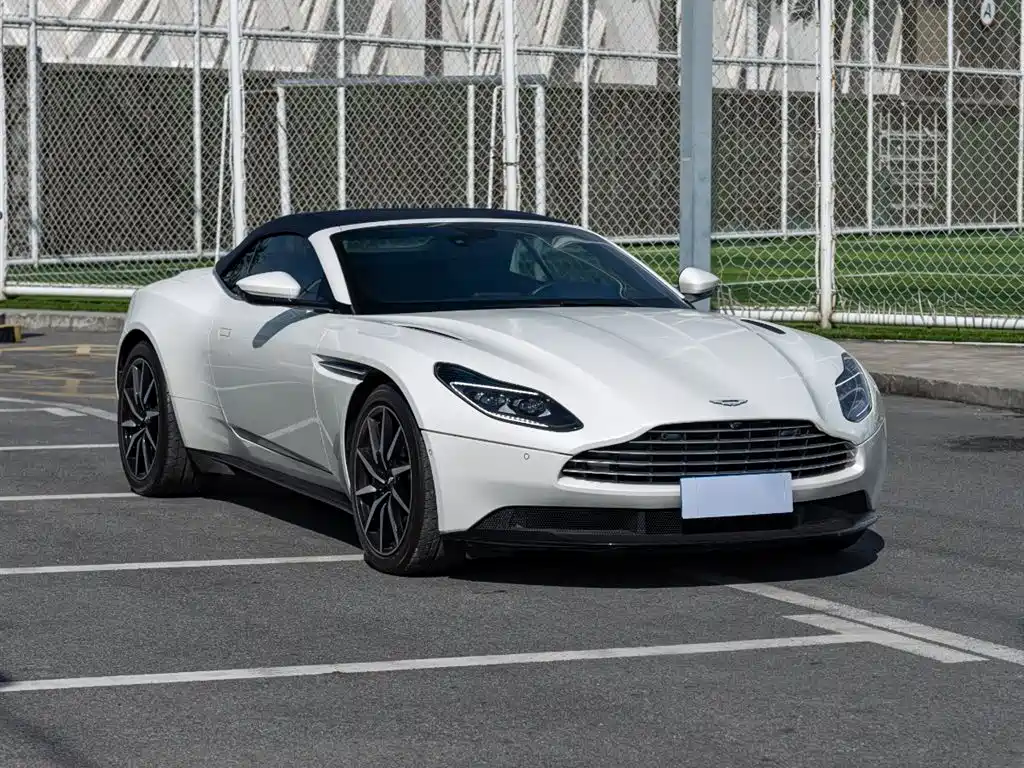ASTON MARTIN DB11