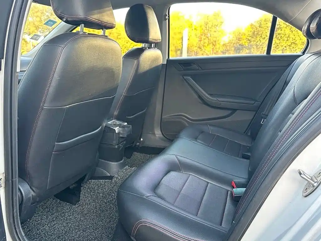 Volkswagen Jetta — миниатюра 9