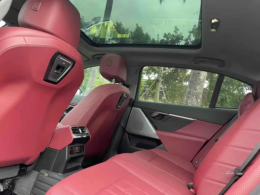 BMW 5 Series — миниатюра 12