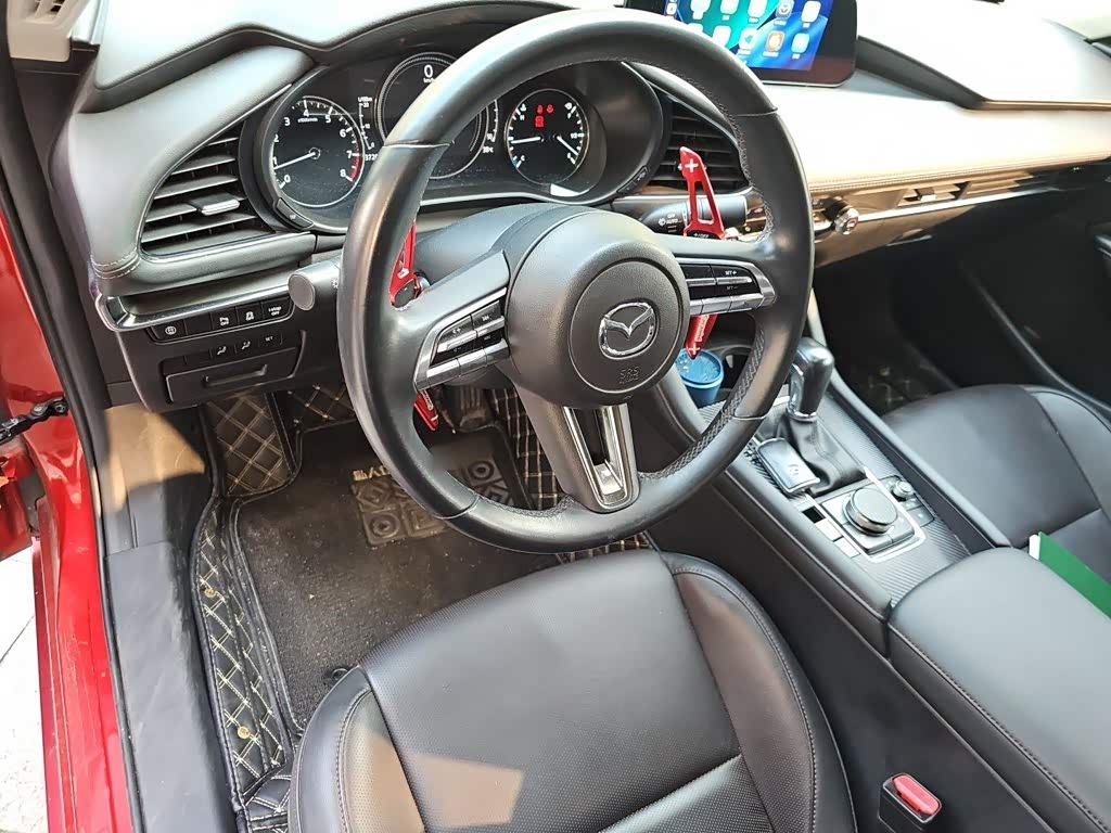 Mazda Mazda3 Axela 2.0 л 2022 г. Красно-фиолетовый, пробег 37300 км
