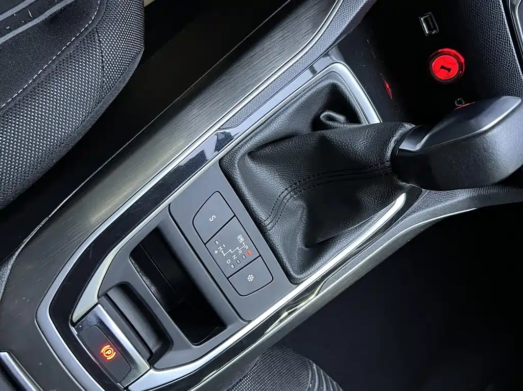 Peugeot 408 2014 1.8L AT Luxury
