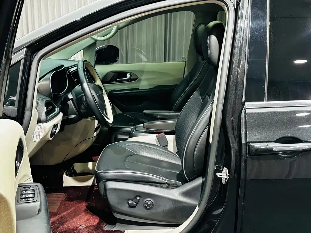 Chrysler Grand Voyager (Import) — миниатюра 8