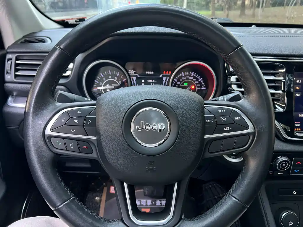 Jeep Grand Commander — миниатюра 17