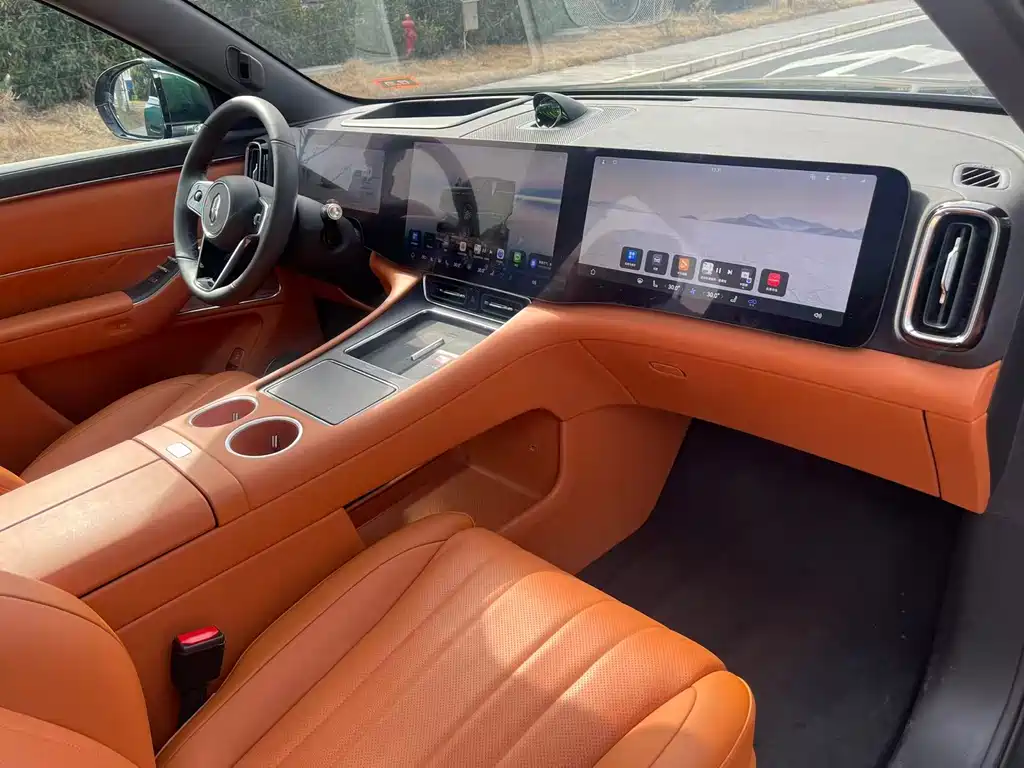 AITO ASK THE WORLD M8