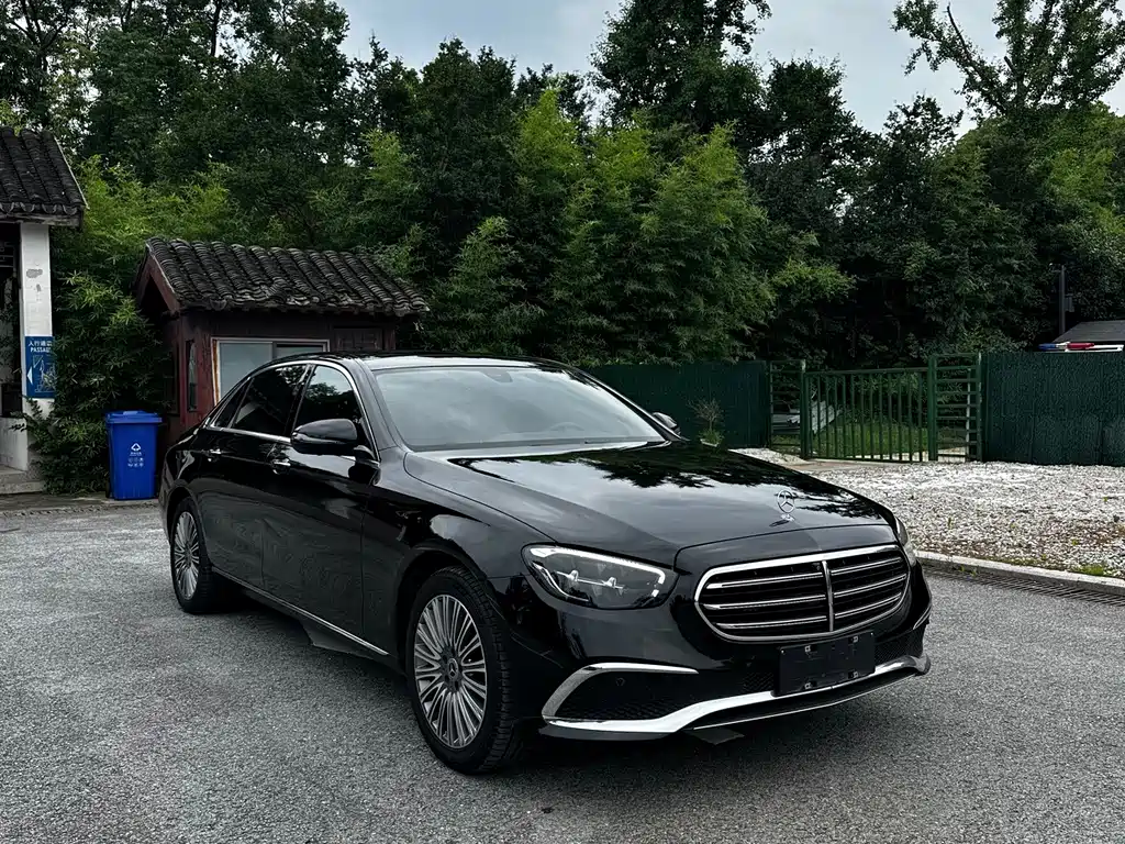 Mercedes-Benz E-Class — миниатюра 3