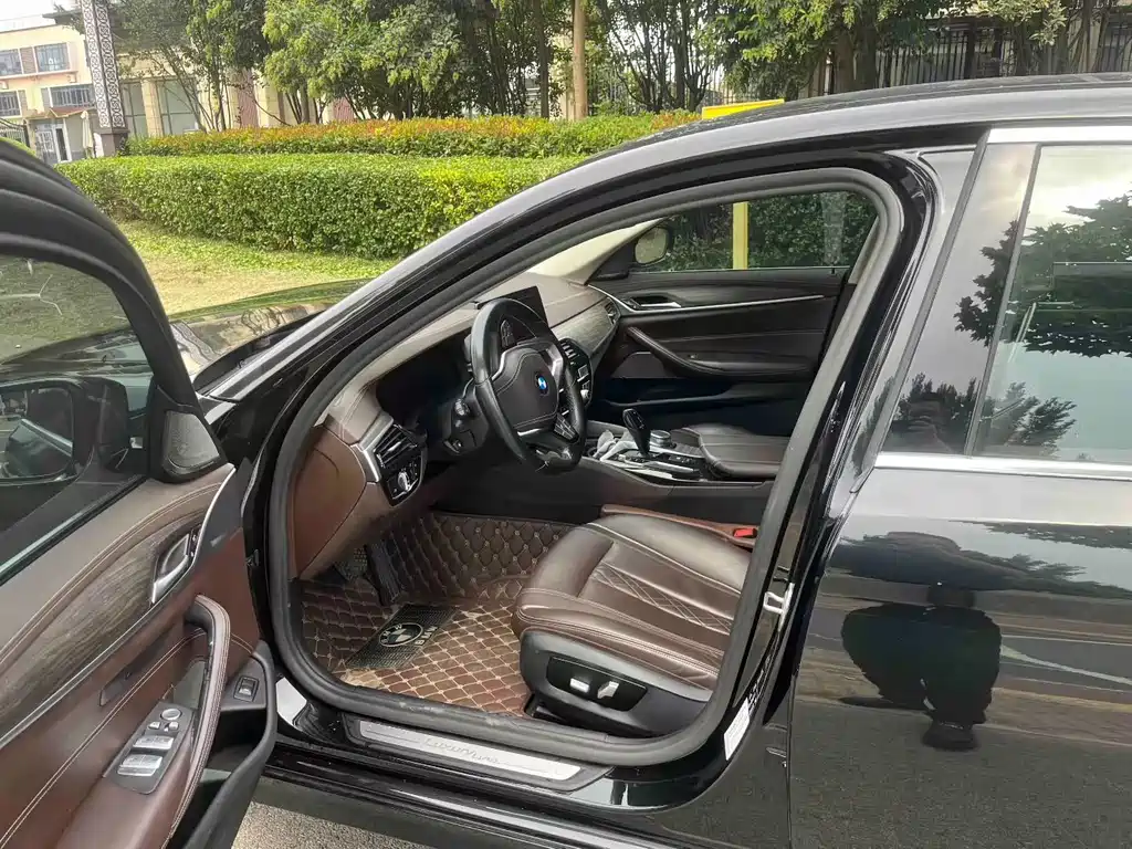 BMW 5 Series — миниатюра 5