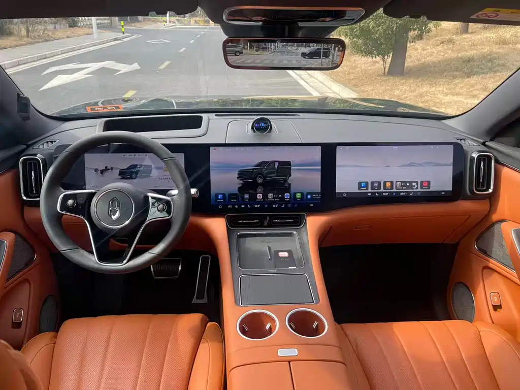 AITO ASK THE WORLD M8