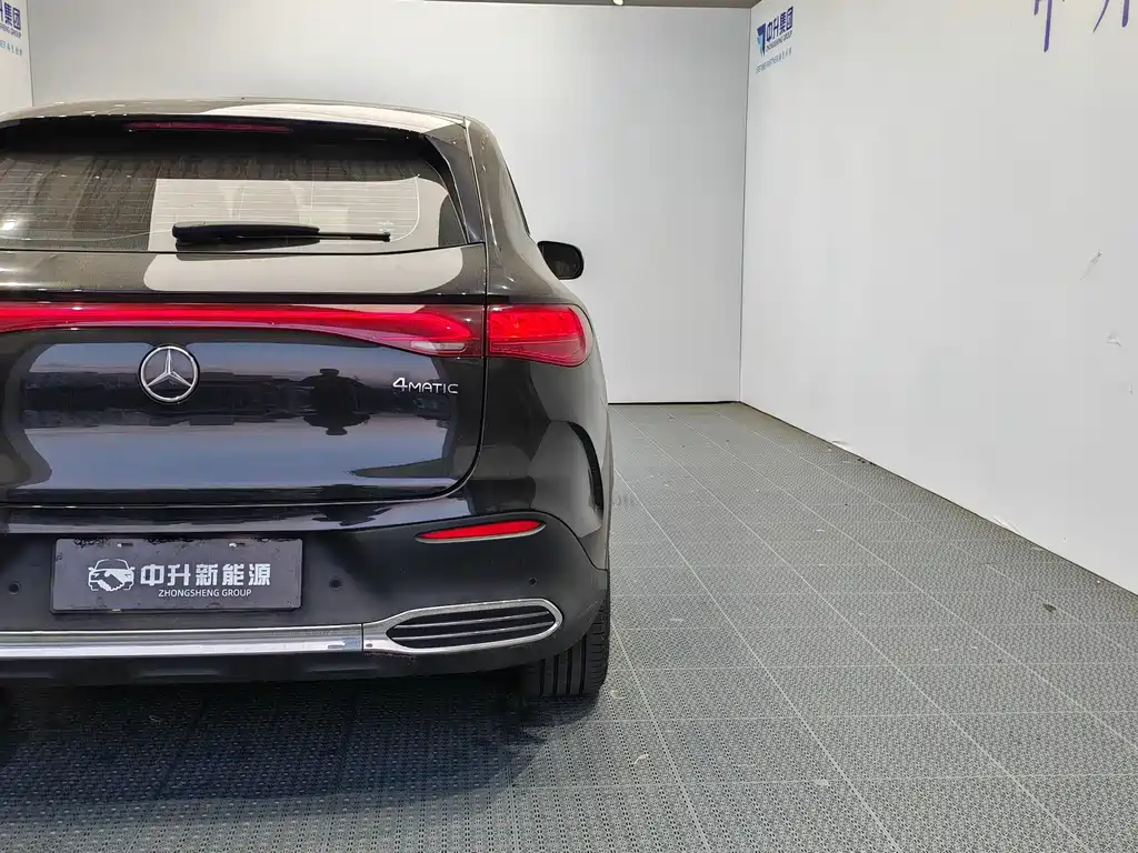 Mercedes-Benz EQE SUV — миниатюра 20