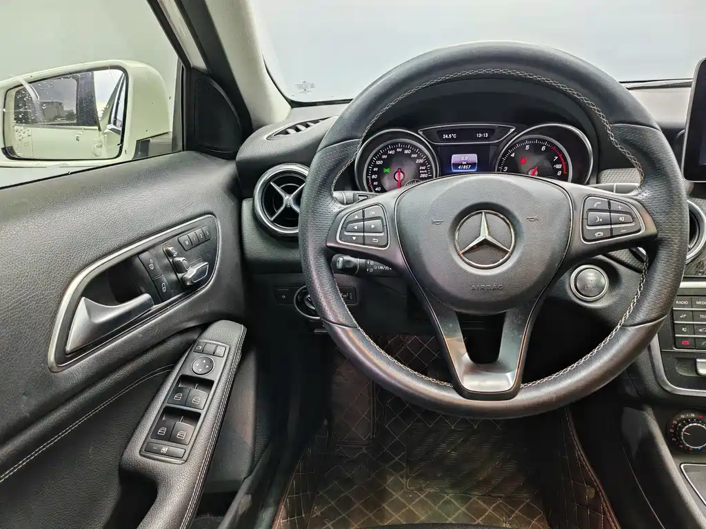 Mercedes-Benz GLA — миниатюра 9