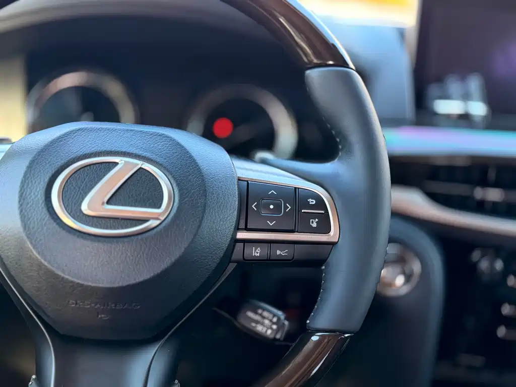 Lexus LX — миниатюра 12