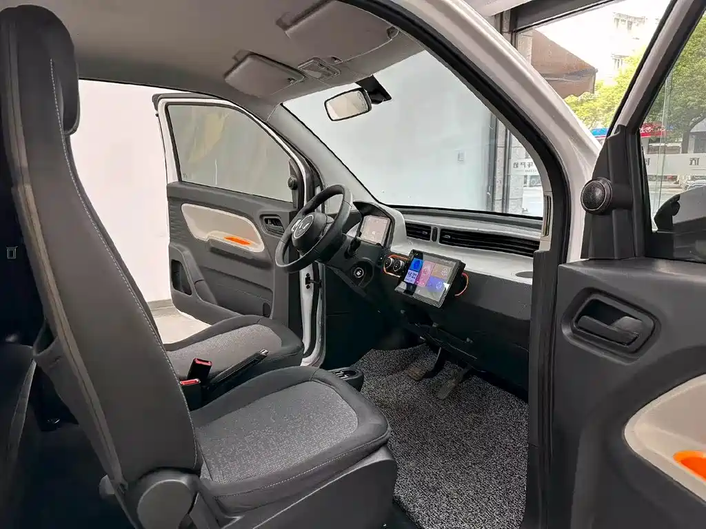 Wuling MINIEV — миниатюра 4