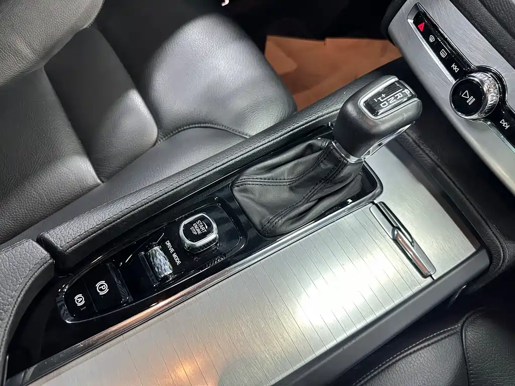 Volvo XC90 2018 T6 7 мест